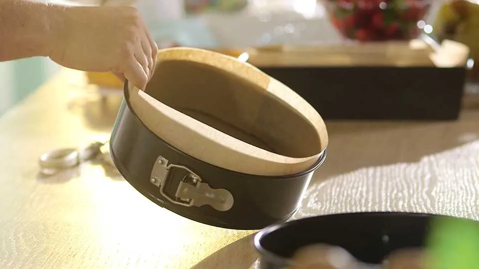 By ciasto nie przywierało do blachy